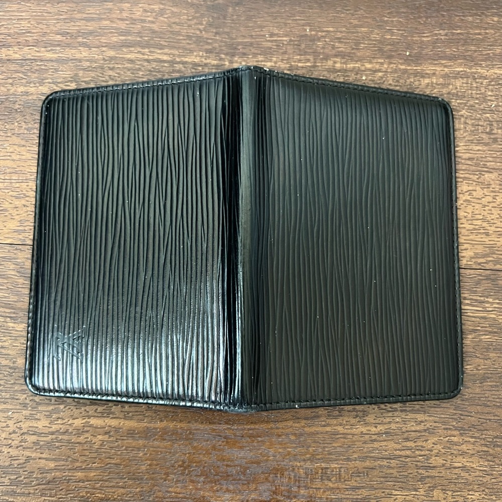 Louis Vuitton ID Cardholder - Picture 5 of 8